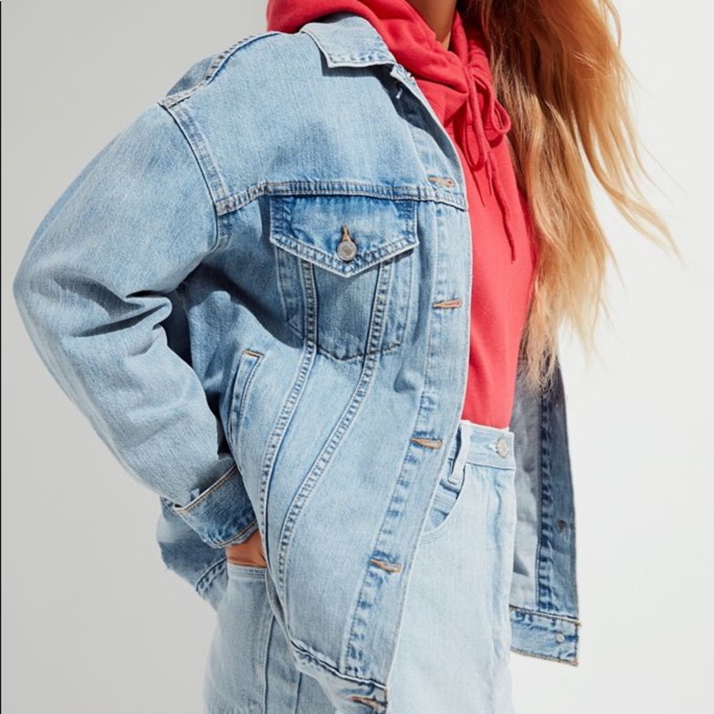 Women’s Levi’s Oversized Trucker Denim Jacket size L